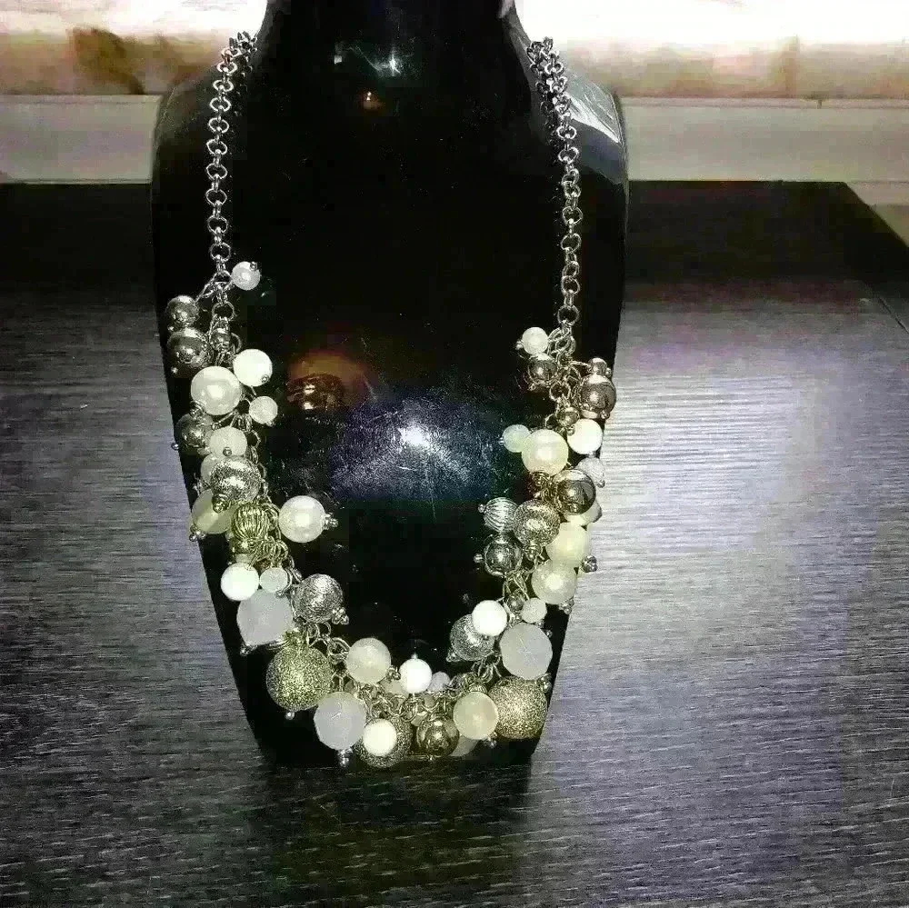 Women's Beautiful Beaded Necklace And Earring Set Brand New With Tags - Picture 8 of 13